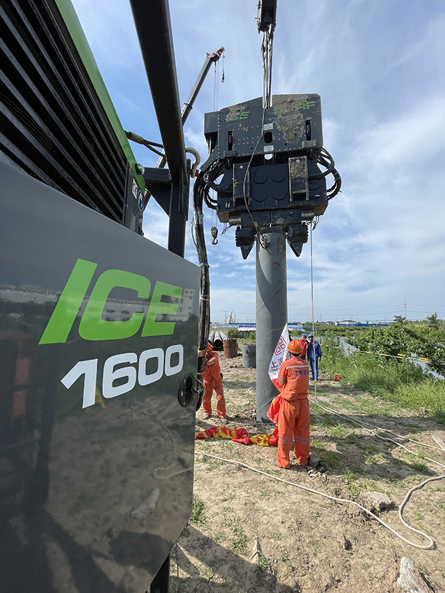 ICE 1600动力站 配50RF免共振锤施工上海S3高速公路