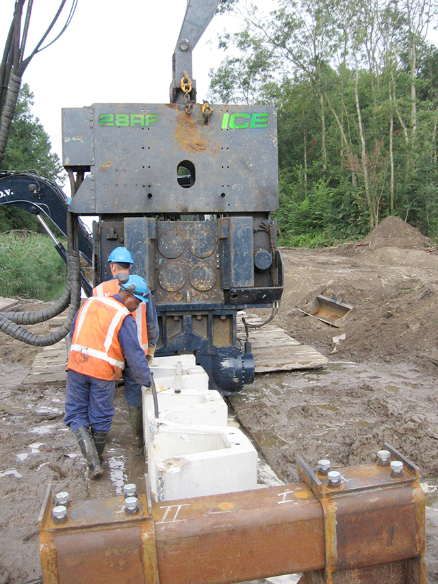PVE 2332VMA Vibratory Hammer with Variable Moment 023.jpg