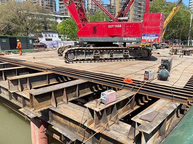 杭州市文晖桥改造工选择拔桩设备来拆除钢便桥的案例选用ICE免共振锤
