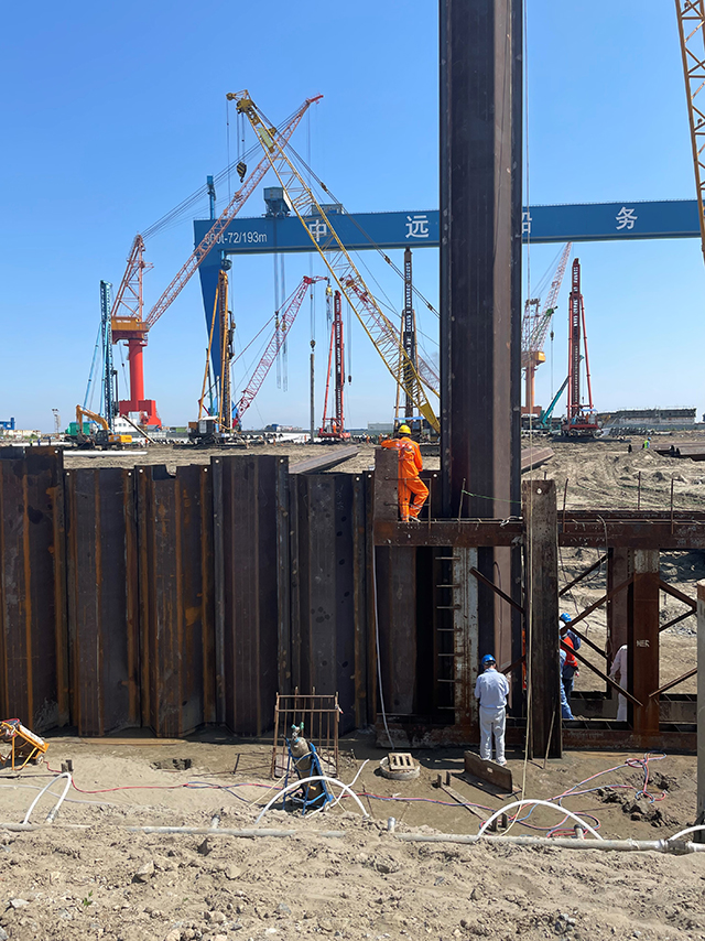 CAZ26-700 作船厂干船坞中要求很高的永久性挡土墙