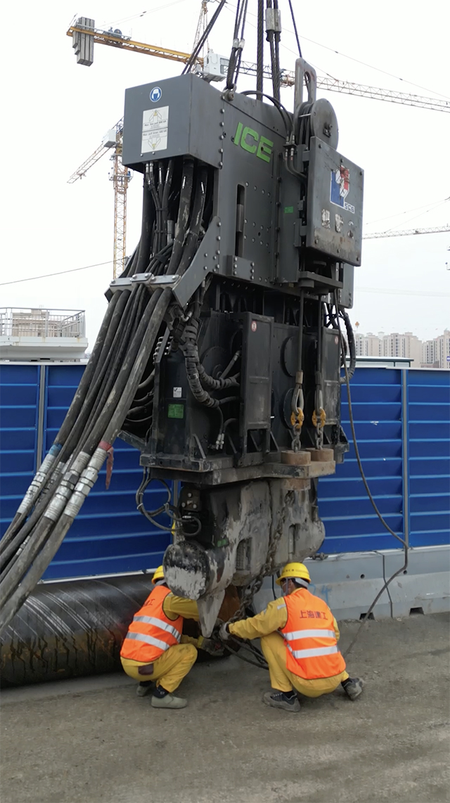  Pile Lifting Device