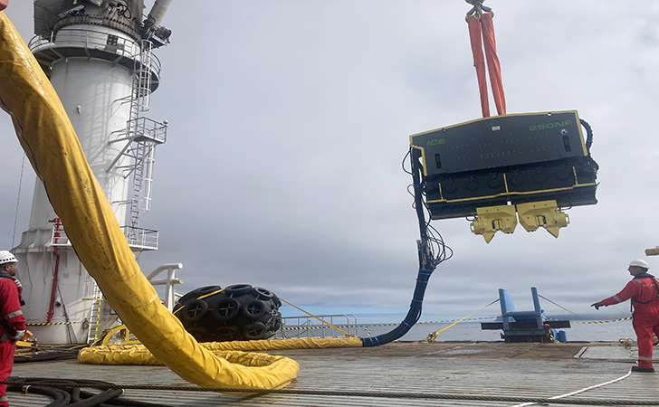 Tests installing and removing anchor piles Japan floating wind