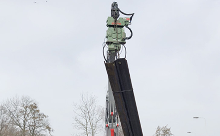 ICE 8RFB挖掘机装振动锤板桩吊装打桩方法